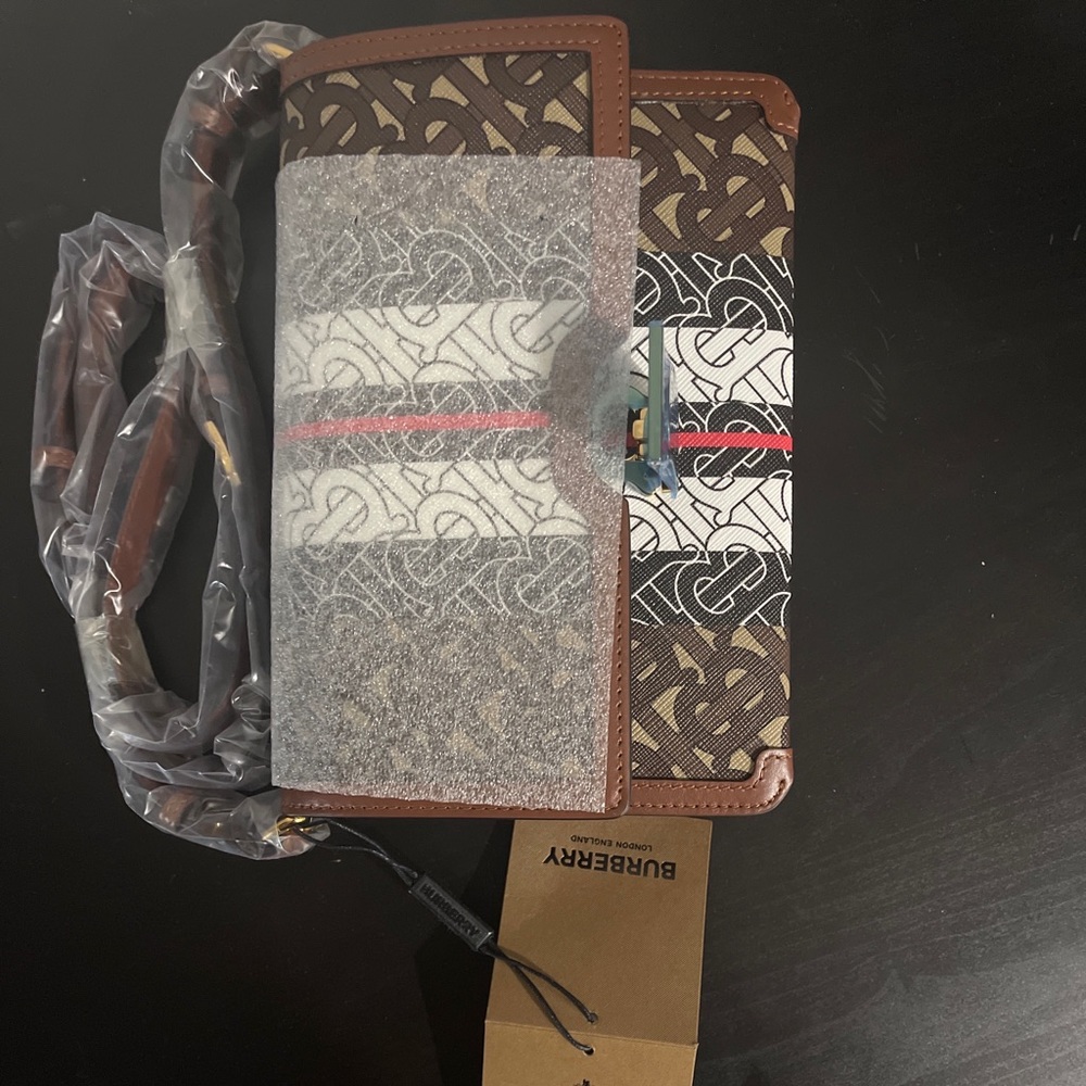 Burberry Albion monogram e canvas